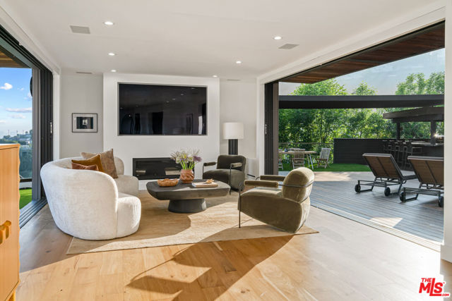 8021 Floral Avenue, Los Angeles CA: https://media.crmls.org/mediaz/be1854c5-ac28-4d76-99a4-f07eb2c69bbc.jpg