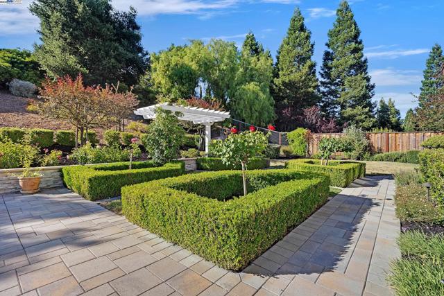 24 Timberview Ct., Danville CA: https://media.crmls.org/mediaz/be18e0fe-2773-4681-aa35-5d59770573c7.jpg