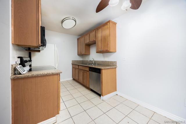 1386 E Madison Ave, El Cajon CA: https://media.crmls.org/mediaz/be192470-5347-424f-93ac-cac3d1b2644f.jpg