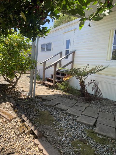1099 38th Avenue, Santa Cruz CA: https://media.crmls.org/mediaz/be192d4e-a9e4-4390-883b-b26ede492148.jpg