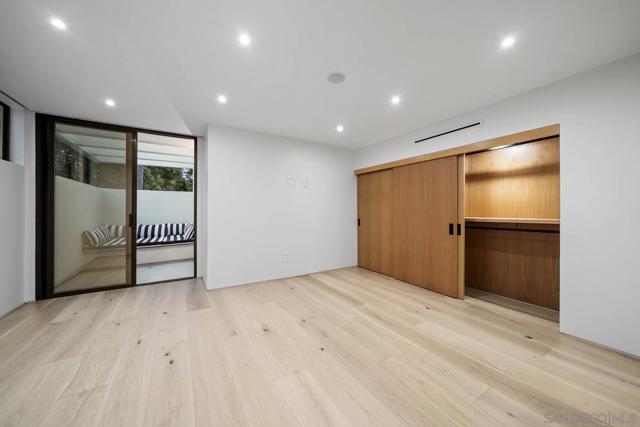 7372 76 Fay Ave, La Jolla CA: https://media.crmls.org/mediaz/be19c1ef-8d54-4519-be30-a6ed9471e074.jpg