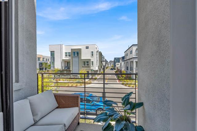 2866 Crusader st, Alameda CA: https://media.crmls.org/mediaz/be1b310d-f754-4588-856e-e02efa1222d8.jpg