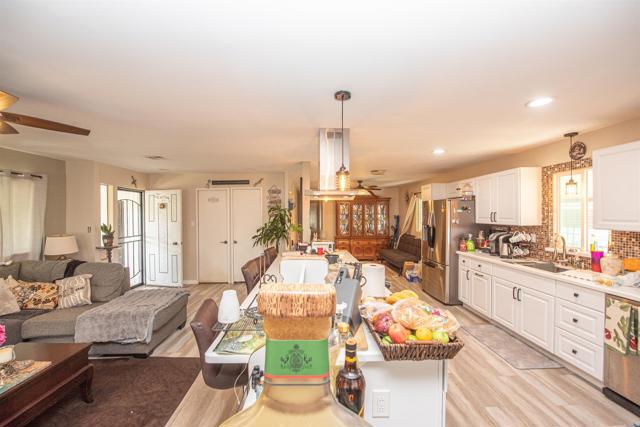 1010 Bobier Dr E, Vista CA: https://media.crmls.org/mediaz/be1b4507-81f6-467e-846d-72acdc9a88d8.jpg