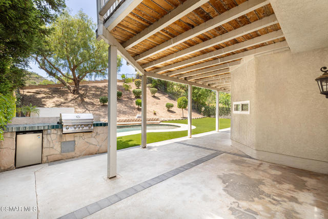 11554 Chestnut Ridge Street, Moorpark CA: https://media.crmls.org/mediaz/be1b8755-5d33-4bcd-91a7-85f513d543e6.jpg