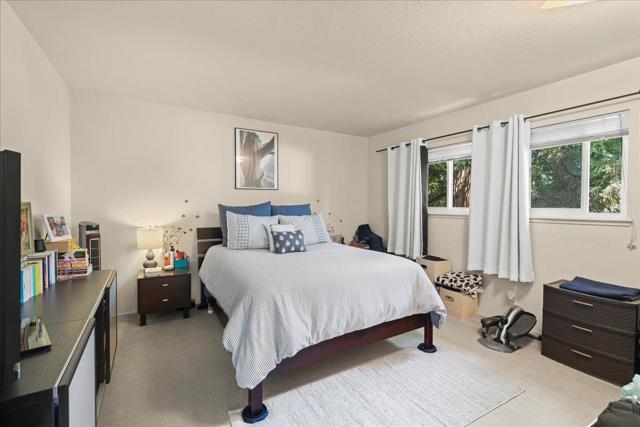 933 Florence Lane, Menlo Park CA: https://media.crmls.org/mediaz/be1b8c26-cf5b-40ce-9e25-44d2b7fc74d4.jpg