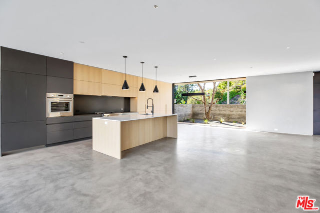 1448 STRADELLA Road, Los Angeles CA: https://media.crmls.org/mediaz/be1b9ea0-9c53-435d-92f1-2e1fde042471.jpg