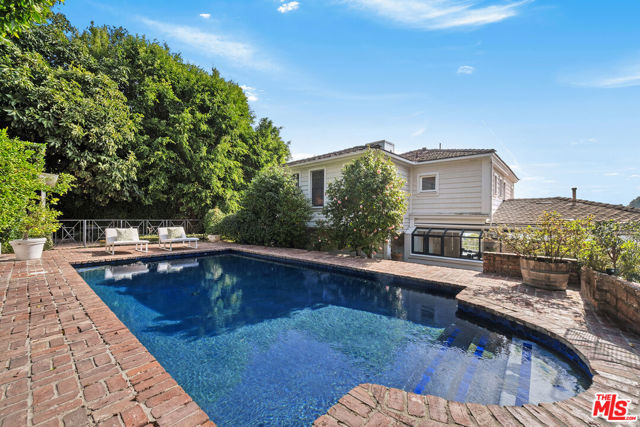 1455 Belfast Drive, Los Angeles CA: https://media.crmls.org/mediaz/be1c022d-6321-4b55-8d0f-dff7ac124b53.jpg
