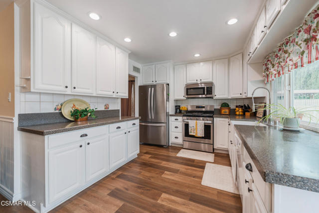 2705 N Broadmoor Avenue, Simi Valley CA: https://media.crmls.org/mediaz/be1c0adc-ef51-4521-bbc7-05e30a8d37ef.jpg