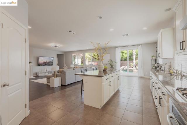 719 Monte Verde Ln, Brentwood CA: https://media.crmls.org/mediaz/be1c3c51-0110-41c0-83ee-9edf38d4ce3d.jpg
