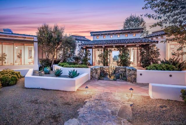 6884 El Camino Del Norte, Rancho Santa Fe CA: https://media.crmls.org/mediaz/be1c9938-8f37-4693-b126-3c78ee0cd4fd.jpg