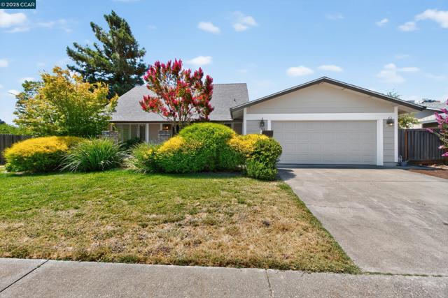 2173 Madrone Dr, Fairfield CA: https://media.crmls.org/mediaz/be1e3865-e63a-4705-af57-9c3ab1abfa9b.jpg