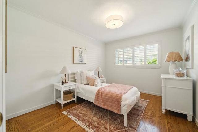 263 W Oakwood Boulevard, Redwood City CA: https://media.crmls.org/mediaz/be1e4f47-9eb8-4bc8-86bd-e6b304b5851c.jpg