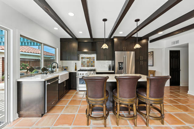 2161 Lathan Avenue, Camarillo CA: https://media.crmls.org/mediaz/be1eaf52-d7af-415e-a446-572d7cd3ca2b.jpg