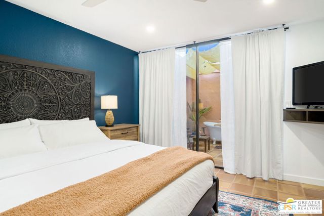 298 San Vicente Circle, Palm Desert CA: https://media.crmls.org/mediaz/be1ed71e-0194-4b9c-a999-8f64ee4dd0e1.jpg