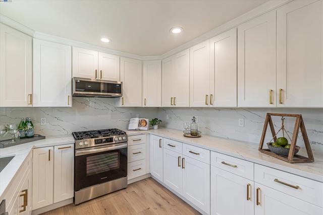 Image 21 of 49 For 344 Silvertip Ct