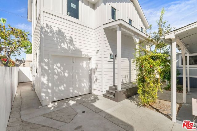 1955 Bonsallo Avenue, Los Angeles, California 90007, ,Multi-Family,For Sale,Bonsallo,24455907