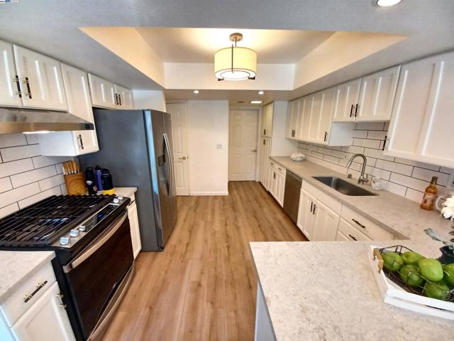 3050 Benjamin Grn, Fremont CA: https://media.crmls.org/mediaz/be20fe30-224c-4a37-839c-971575d804f8.jpg
