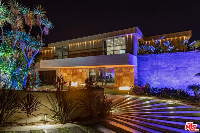 11870 Ellice Street, Malibu CA: https://media.crmls.org/mediaz/be21a082-9842-45e3-ad20-7b15ccd78525.jpg