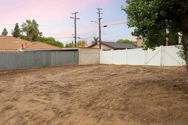 8210 Orchard Ave, La Mesa CA: https://media.crmls.org/mediaz/be21f4f4-3800-4256-97ca-9f64fba5b5b6.jpg