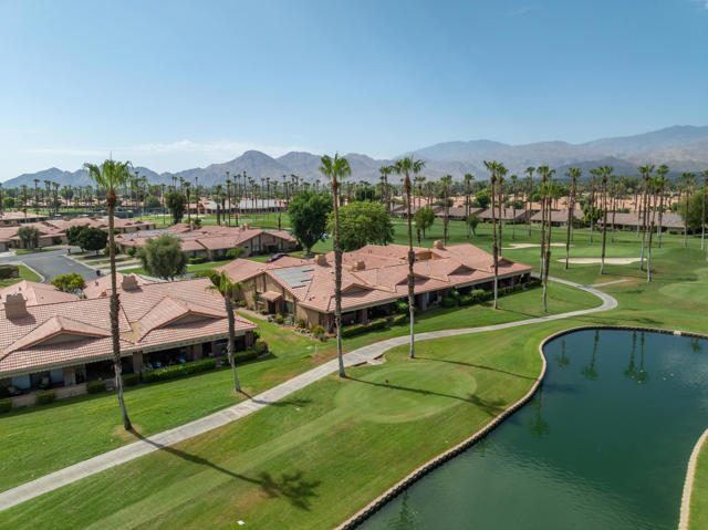 40 Joya Drive, Palm Desert CA: https://media.crmls.org/mediaz/be225635-a700-4869-b6ed-c095543410c4.jpg