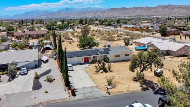 7592 Hanford Avenue, Yucca Valley CA: https://media.crmls.org/mediaz/be225aea-5749-4327-9518-4903e7da9e34.jpg