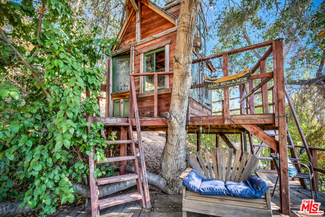 5252 Vanalden Avenue, Tarzana CA: https://media.crmls.org/mediaz/be22ac96-43c3-4397-954a-3b8597c4b951.jpg