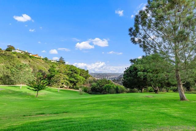 6423 Caminito Aronimink, La Jolla CA: https://media.crmls.org/mediaz/be22c189-4244-422c-9a19-4f014c1f2e5e.jpg