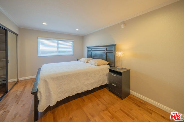 11120 Moorpark Street, 2 photo 14