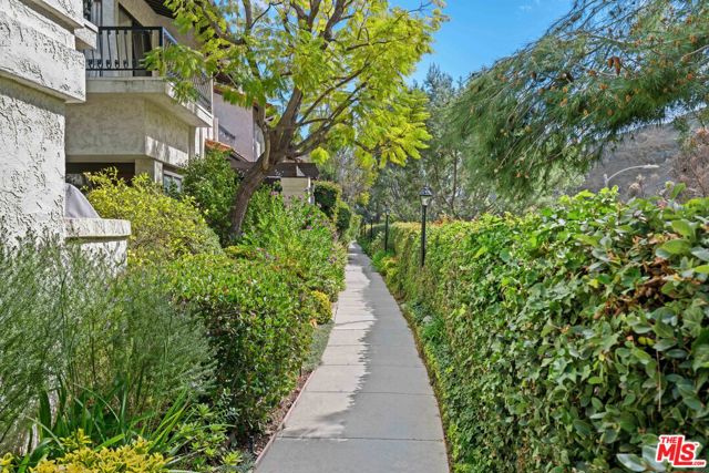 1490 Palisades Drive, Pacific Palisades CA: https://media.crmls.org/mediaz/be22f2c2-58a4-46ae-9ed0-7c8665e5ce8f.jpg