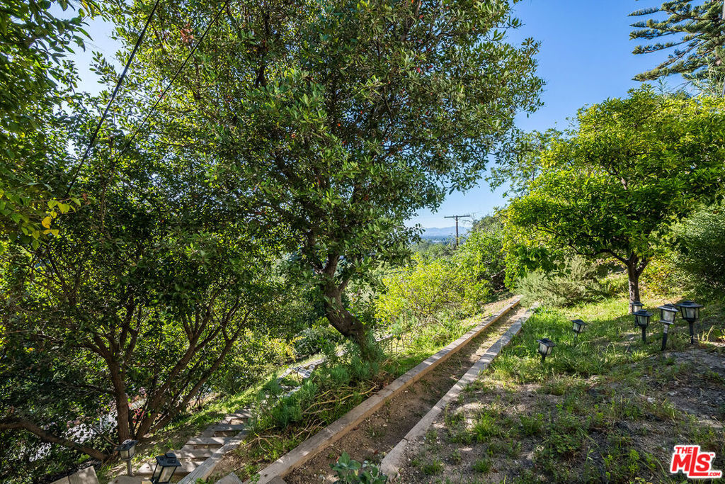 3909 Glenridge DriveSherman Oaks image #37
