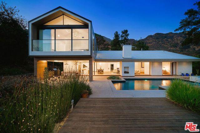 6342 Innsdale Drive, Los Angeles CA: https://media.crmls.org/mediaz/be23aaa0-3f2c-499c-a0e9-6c88e216edf6.jpg