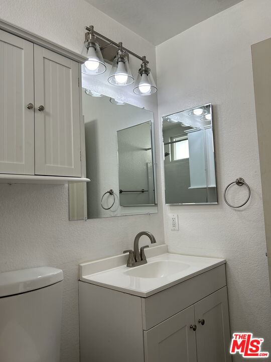 14179 Long View Drive, Fontana CA: https://media.crmls.org/mediaz/be23cd88-d917-4c88-babe-836589e85044.jpg