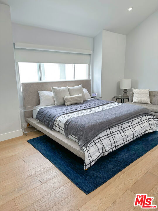 910 19th Street, Santa Monica CA: https://media.crmls.org/mediaz/be23e71e-2161-48dd-8244-2223b5f0d4cd.jpg