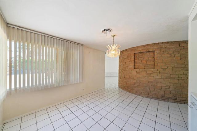 291 W Lilliana Drive, Palm Springs CA: https://media.crmls.org/mediaz/be24b0bd-dcd5-479d-9d28-f05c2d13b753.jpg