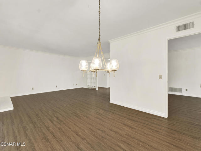 121 Ensenada Avenue, Newbury Park CA: https://media.crmls.org/mediaz/be24ea00-6576-4ef0-ba4d-1851264eb614.jpg