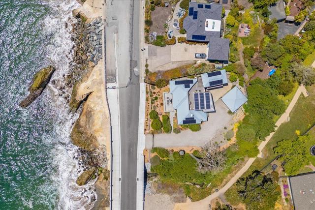 1004 W Cliff Drive, Santa Cruz CA: https://media.crmls.org/mediaz/be25453d-0125-4d4a-b7e9-922af004bee2.jpg