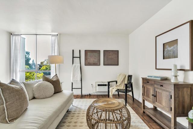 3050 Rue D'Orleans, San Diego CA: https://media.crmls.org/mediaz/be254937-099b-4eaa-a9bf-d8ec3944de15.jpg