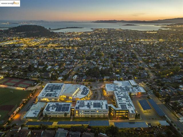 1000 Navellier St, El Cerrito CA: https://media.crmls.org/mediaz/be25c545-9cf1-4a43-a5ad-f38f5d07440b.jpg