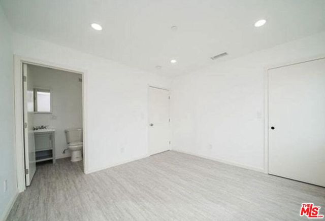 4110 1/2 S Normandie Avenue, Los Angeles CA: https://media.crmls.org/mediaz/be264fdd-deaa-4001-81e7-5cb0dd96028d.jpg
