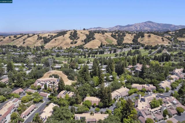 1285 Avenida Sevilla, Walnut Creek CA: https://media.crmls.org/mediaz/be26899e-1d3c-4209-ad73-54ebd7e4f5be.jpg