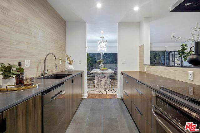 949 North KINGS Road, 201 photo 6