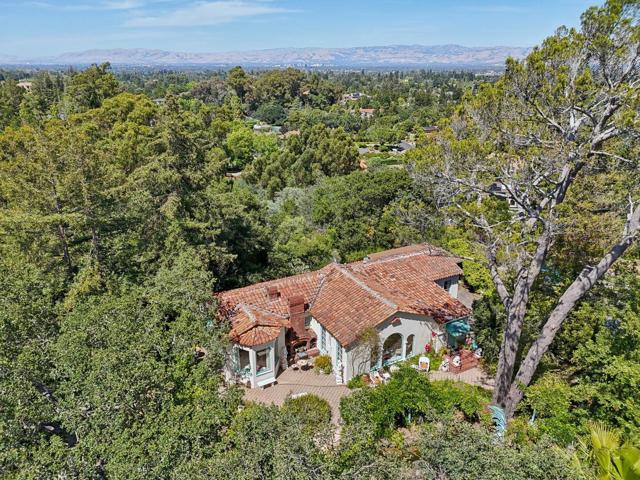 18211 Saratoga Los Gatos Road, Monte Sereno CA: https://media.crmls.org/mediaz/be26e861-62af-4852-8338-5a75ec37a445.jpg