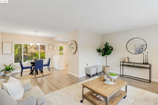 1405 Ptarmigan Dr, Walnut Creek CA: https://media.crmls.org/mediaz/be272d18-5de9-4999-92a4-659bc9412359.jpg