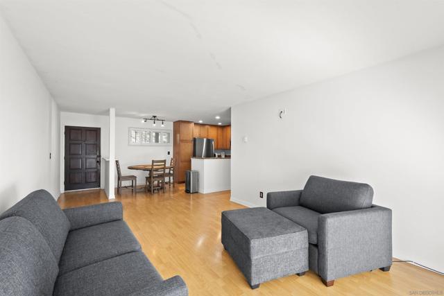 4651 Pico St, San Diego CA: https://media.crmls.org/mediaz/be276677-035f-481d-a192-97f3ac50f26b.jpg