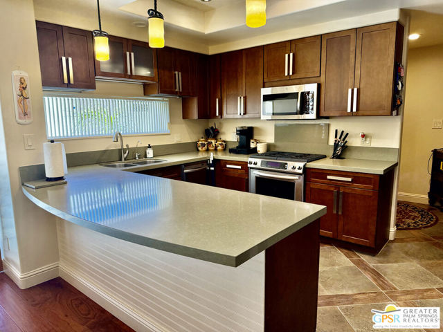 3410 E Bogert Trail, Palm Springs CA: https://media.crmls.org/mediaz/be27760f-356b-463f-8ea7-18234409b857.jpg