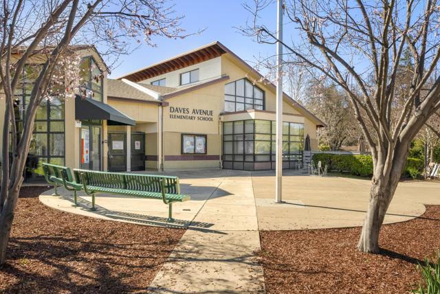 17930 Vineland Avenue, Monte Sereno CA: https://media.crmls.org/mediaz/be2799c2-56b7-40a9-913b-5b4538c2668f.jpg