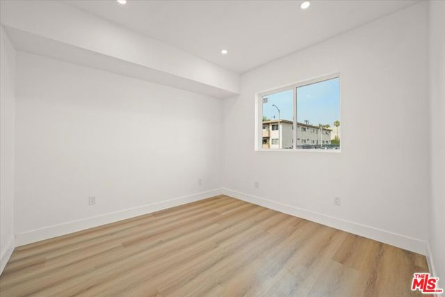 910 N Hudson Avenue, Los Angeles CA: https://media.crmls.org/mediaz/be27bb97-ff51-403a-9480-e9b677221ecb.jpg