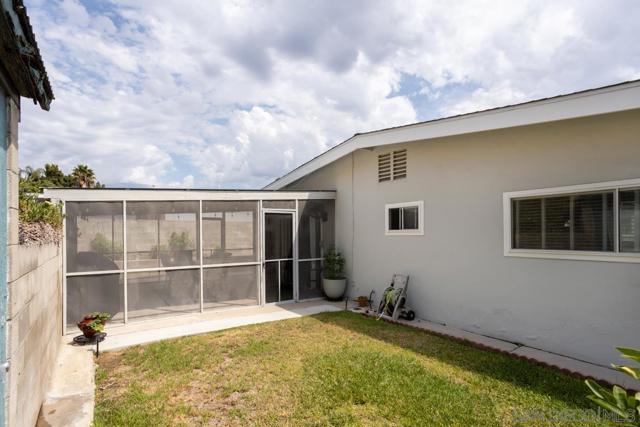 4612 Revillo Way, San Diego CA: https://media.crmls.org/mediaz/be2831c7-13af-4d6b-b59b-52c76017145f.jpg