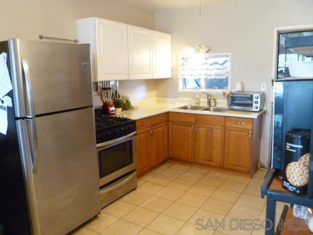 553 Sears Ave, San Diego CA: https://media.crmls.org/mediaz/be28bdf0-3e96-45a4-b983-1c4792f7b785.jpg