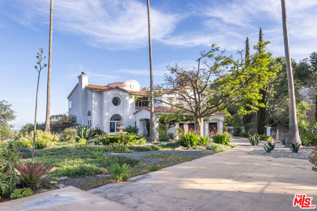 23407 W Copacabana Street, Malibu CA: https://media.crmls.org/mediaz/be28e5cf-932e-403f-8407-476a1d72d95b.jpg